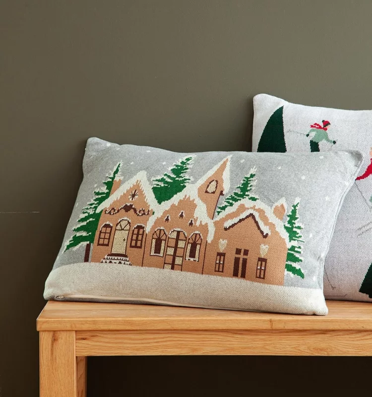 Подушка вязаная с новогодним рисунком Christmas Village 40X60 CM Tkano — изображение 2