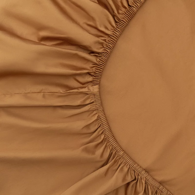 Простыня на резинке из сатина Meditation Caramel 160X200X30 CM Tkano — изображение 5