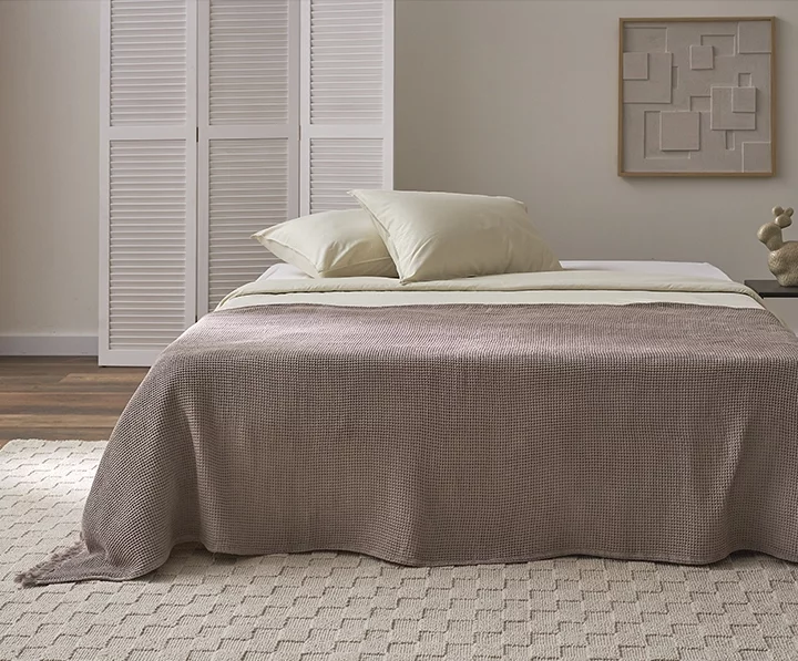 Покрывало вафельное из хлопка Essential 230X250 CM серо-бежевого цвета Tkano — изображение 2