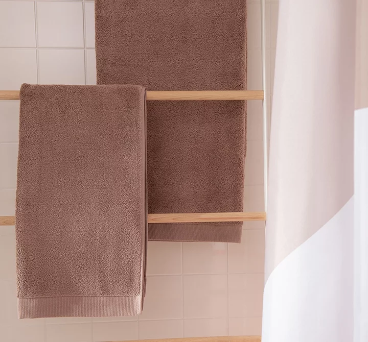 Полотенце банное Essential 90X150 CM коричневого цвета Tkano — изображение 5